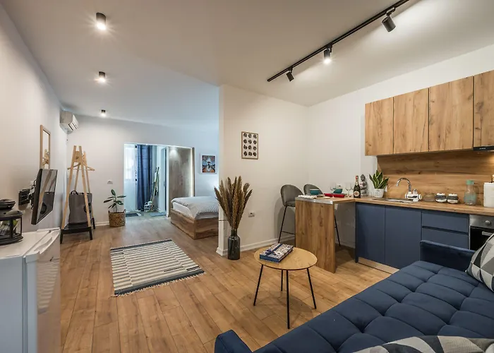 Atomium アパート ティラナ